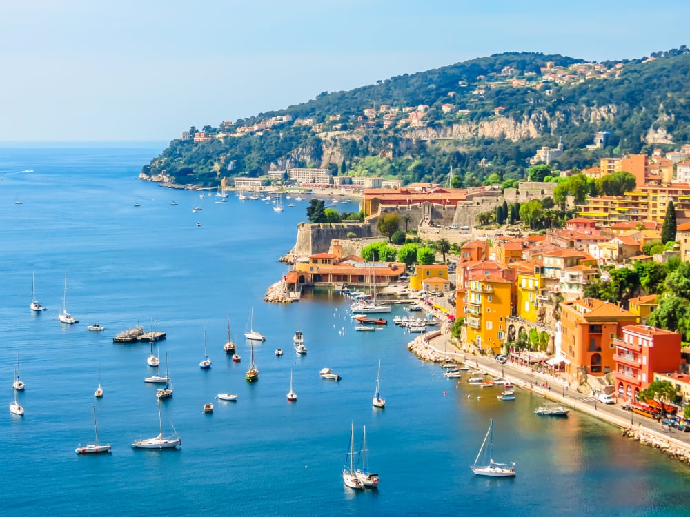 Détente en France, entre mer et montagne